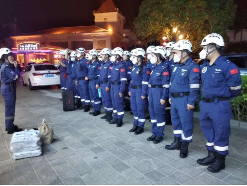 Birbirinize yardım edin ve salgınla savaşmak için birlikte çalışın: Bailikind, Xiamen'e tek kullanımlık cerrahi maskeler ve nitril eldivenler bağışladı